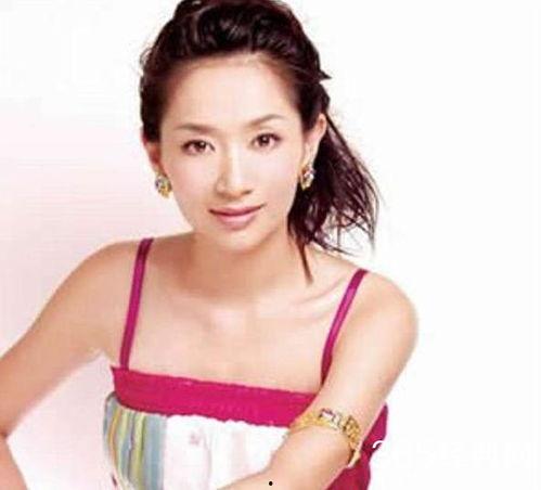 主持人王芳生活照